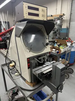 Gage Master Mdl 28 Optical Comparator w/ DRO