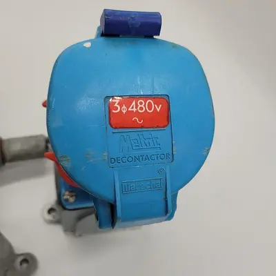 USED MELTRIC MELTRIC DECONTACTOR 30A-50A 33-34043 SWITCH RATED RECEPTACLE MOTOR DISCONNECT WITH MOUNTING BOX