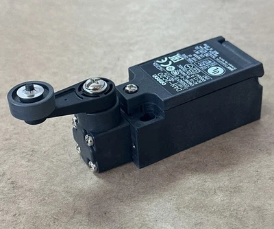 NEW Omron D4N-2C20