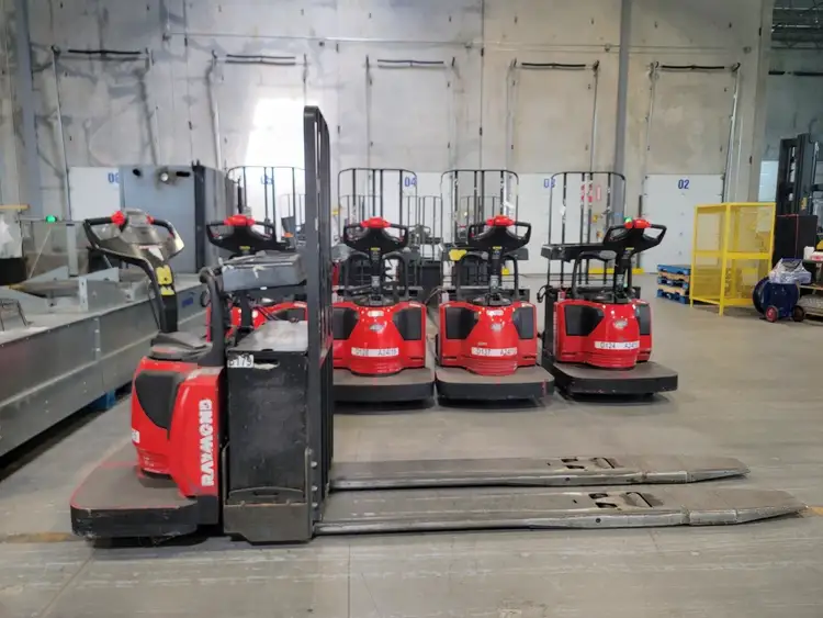 Used RAYMOND 8410 Pallet Jacks British Columbia CA | Lenmark #237705
