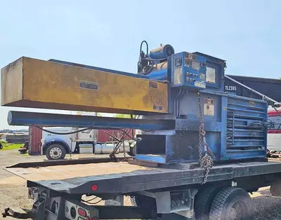 Selco Closed Door Baler with Conveyor