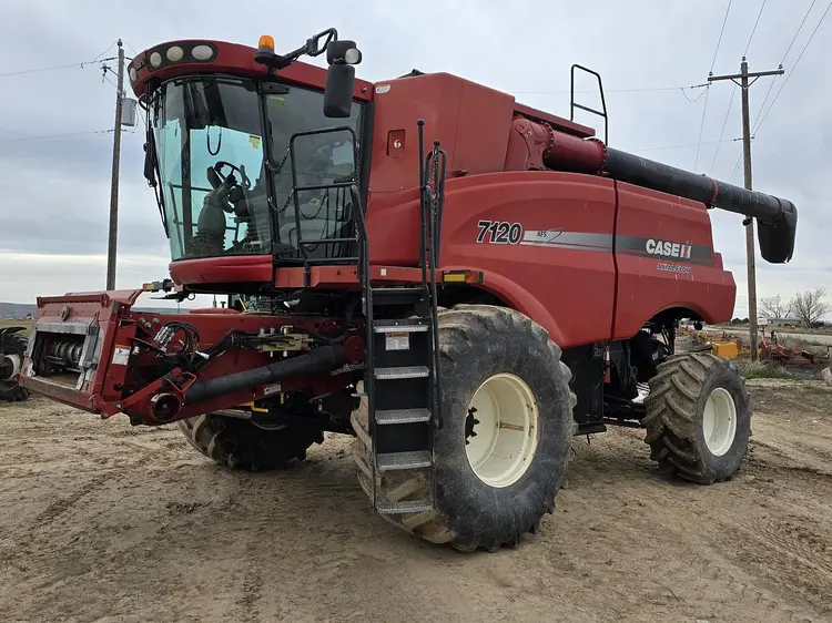 Used 2012 CASE IH 7120 Combines Idaho US | Berry Machinery #910778