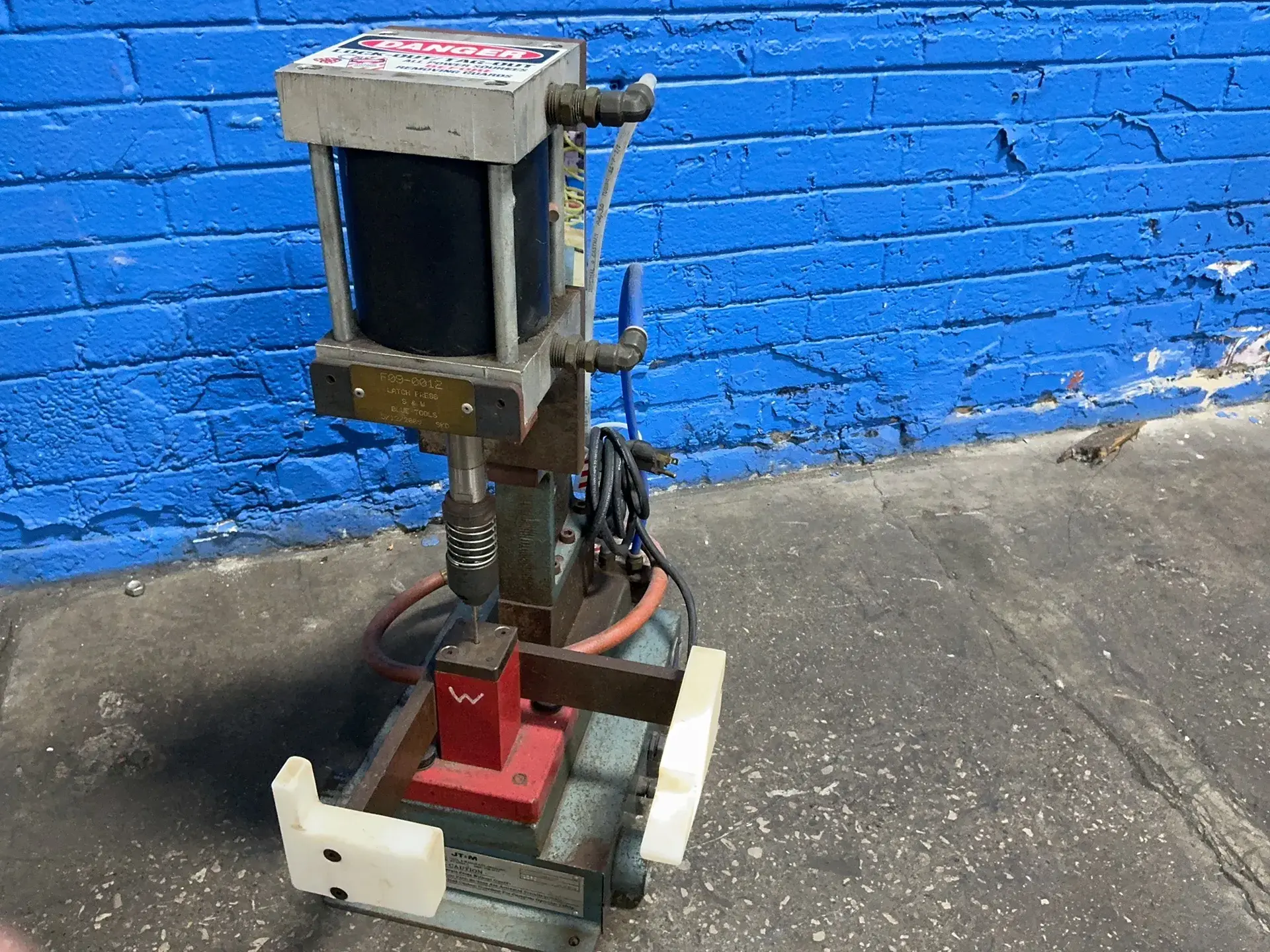 Used JT&M A3150 Pneumatic Presses Ohio US | HGR 24 #1411355