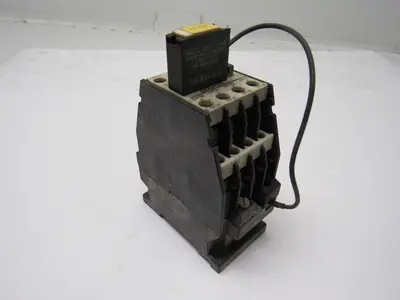 Siemens 3TH8280-0A AC 600V  Contactor 220V Coil 8 N.O. Contacts