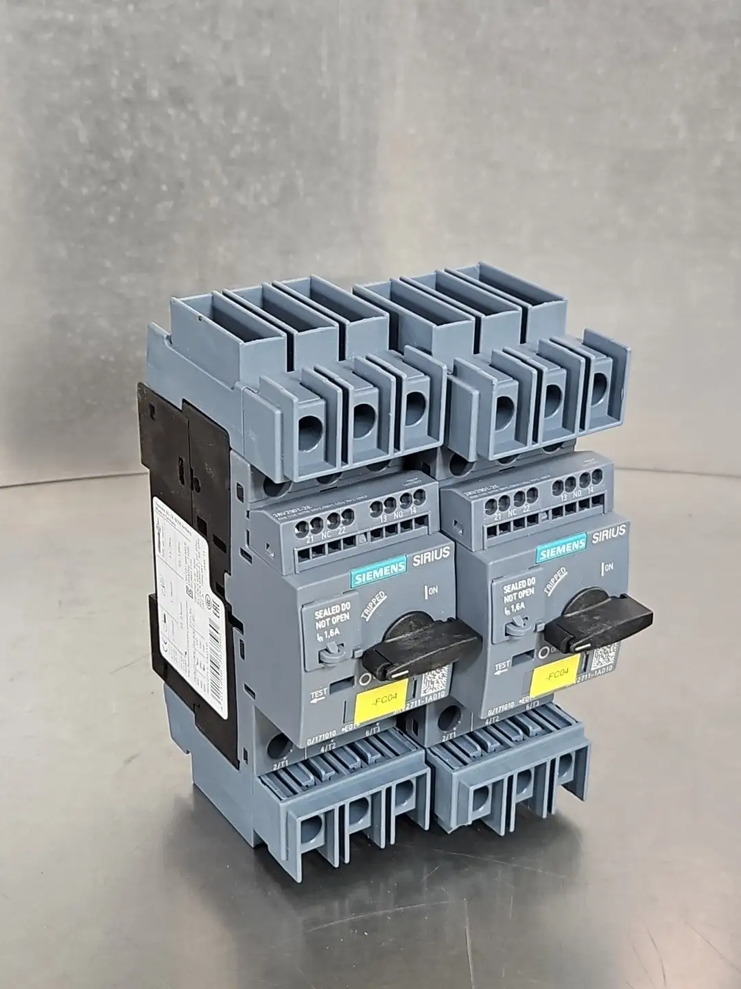 Siemens 3RV2711-1AD10 Circuit Breaker (LOT OF 2) Loc4C2
