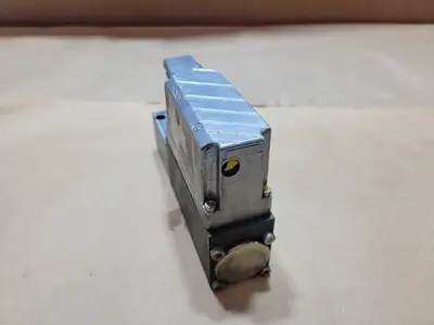 Used BOSCH 0811402073 Parts (Hydraulics and Pneumatics) British Columbia CA | Lenmark #1440823