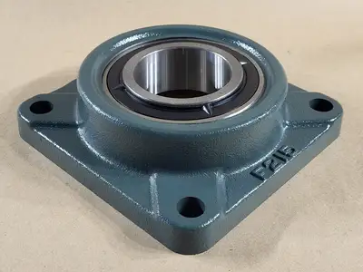 NEW NTN UKF215D1