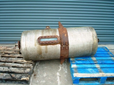 360 L S/S Vertical Enclosed Tank