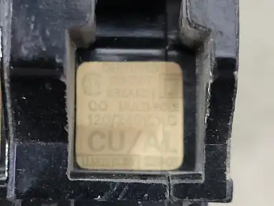 USED SQUARE D QO220