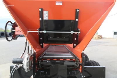 New | in-Stock 2026 PEQUEA SL6 Dry Spreaders Pennsylvania US | Zimmerman Farm Service #1409985