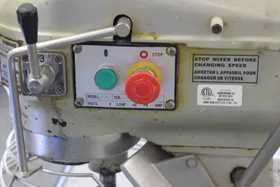 20 Quart Commercial NSF Dough mixer DOYON SM 200