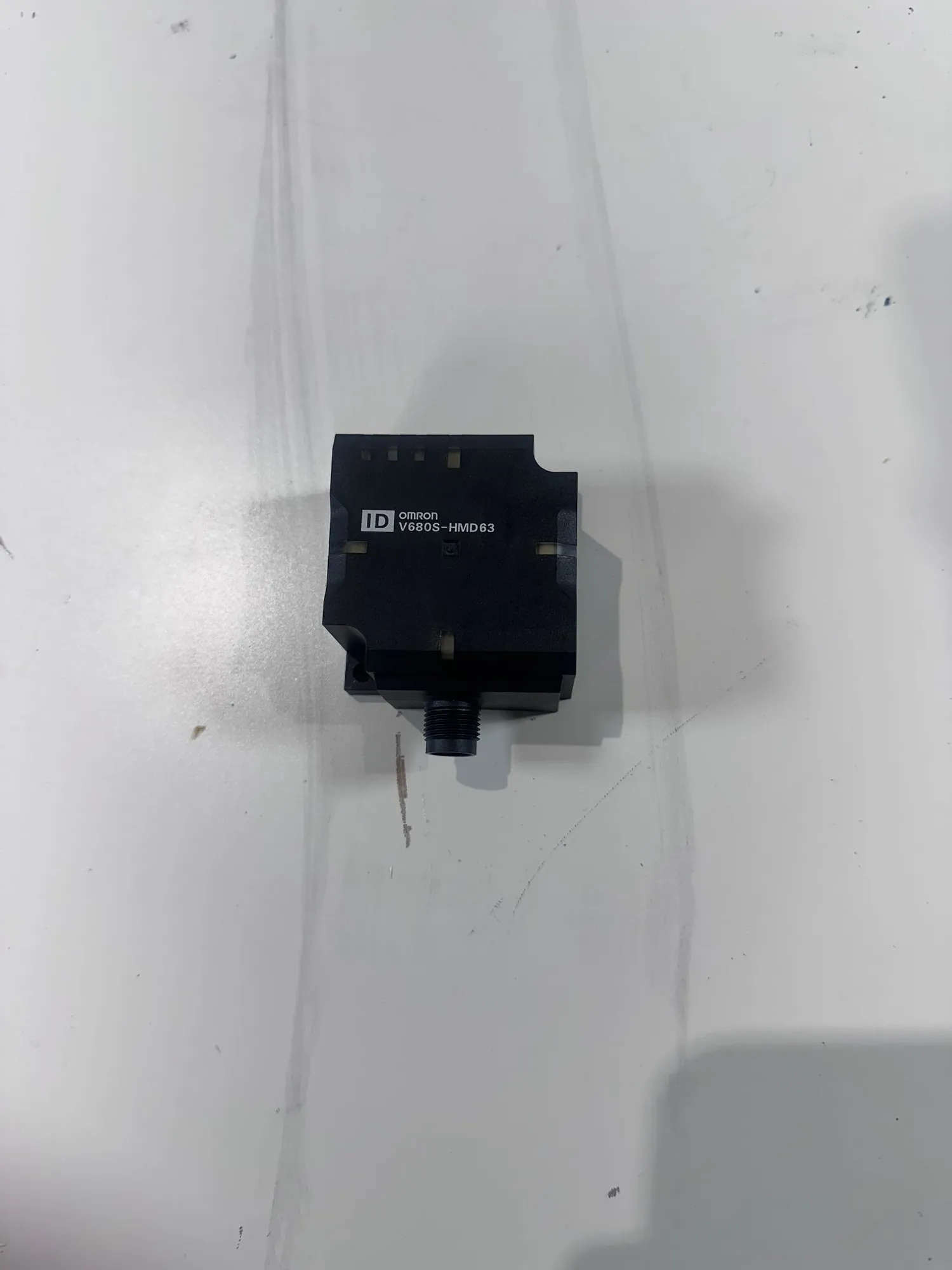 USED OMRON V680S-HMD63-PNT