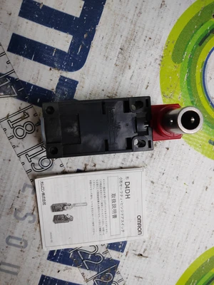 NEW OMRON D4DH-3AAS
