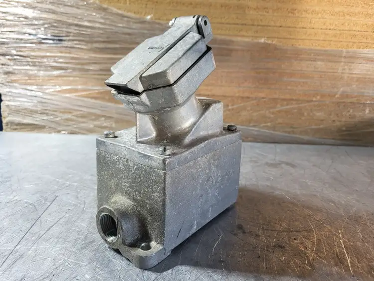 Used COOPER ENR5201 Misc Electrical & Power Parts British Columbia CA | Lenmark #281862