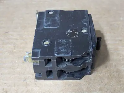 Used SQUARE D QOB220 Switchgears British Columbia CA | Lenmark #1438637