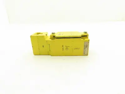 Telemecanique XCK J1305707 Safety Interlock Key Switch 240vac 3amp