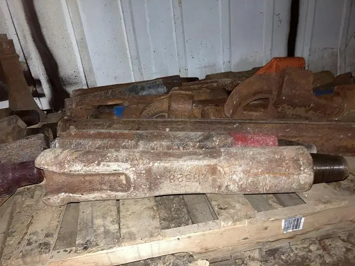 Used GILL ROCK 2-1/4” X 3-1/4” PIN, 5-7/10" X 26" CHISEL BIT - 28528 Other Cutting Tools Pennsylvania US | East West Machinery & Drilling #1417206