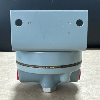 NEW Moore Products 61L