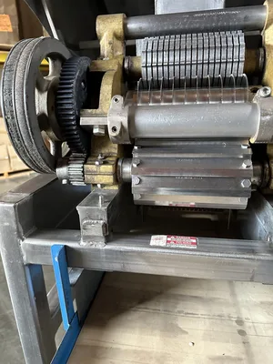 USED URSCHEL LABORATORIES L-A WITH DISCHARGE CONVEYOR