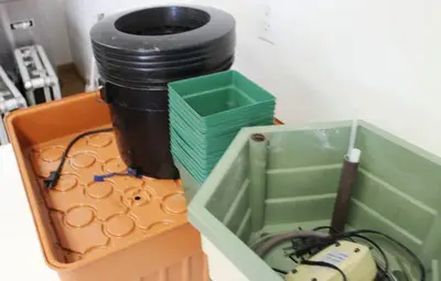 Hydroponics Growing Systems Lot With 2 Air Pumps & Pots (see pictures)