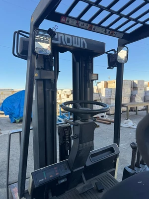 Crown 50-FCTT-188 5,000 LBS Electric Forklift 188" Height Side Shifter