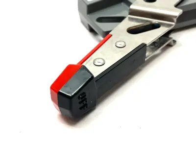 USED SIEMENS FLANGE MOUNTED DISCONNECT HANDLE RED/BLACK, METAL BODY
