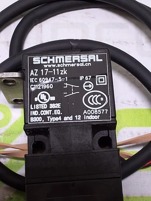 SCHMERSAL AZ 17-11ZK SAFETY INTERLOCK SWITCH
