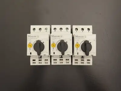 Moeller PKZM0 PKZM0-4-SC Manual Motor Starter 2.5-4A 3Hp 600vAC 3Ph Lot Of 3