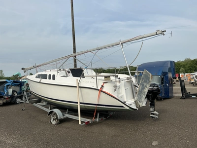 USED 1998 HUNTER TBD