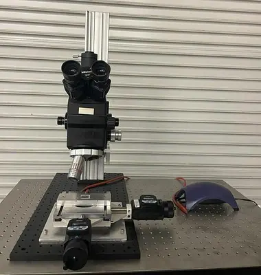 MITUTOYO MICROSCOPE WITH DIGITAL MICROMETERS (THORLABS TABLE SOLD SEPARATE)