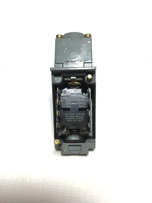 ALLEN BRADLEY 802T-NPTP1 D Oil Tight Limit Switch Series D