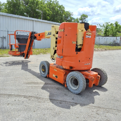 USED 2013 JLG E300AJP