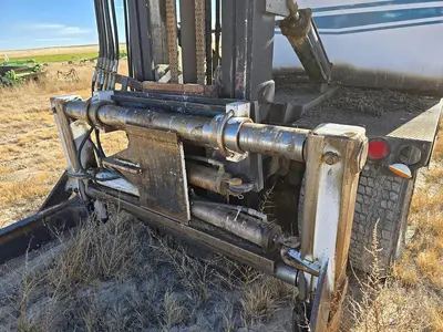 International Truck w/ Hay Squeeze