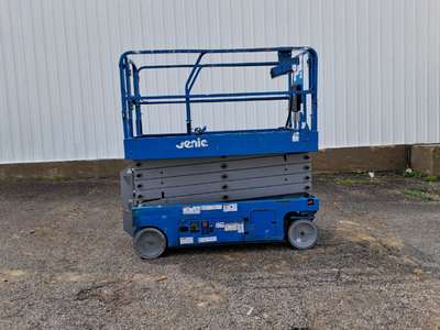 USED 2017 Genie GS-3246