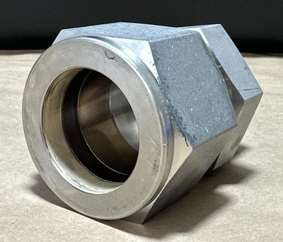 NEW Swagelok SS3200-1-24