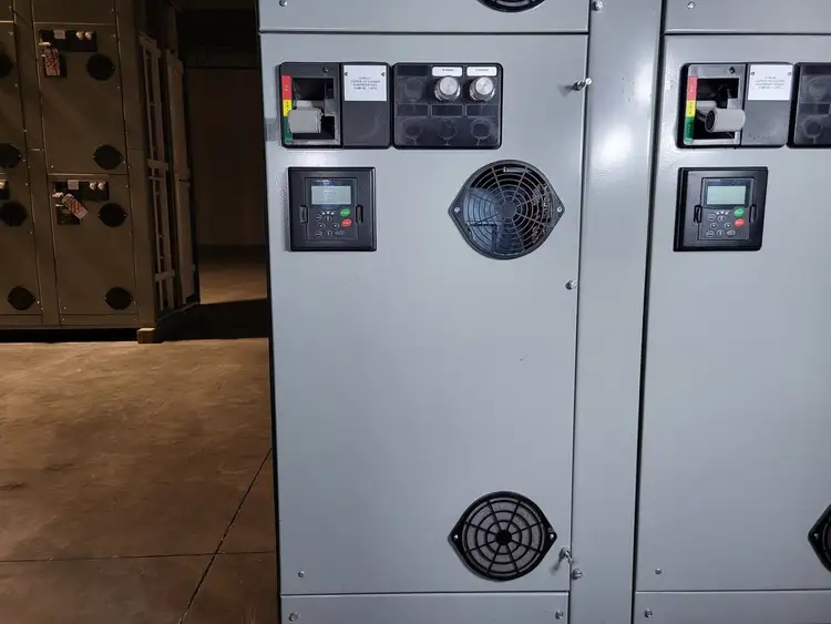 Used EATON SVX004A1-5A4N1 Switchgears British Columbia CA | Lenmark #240264