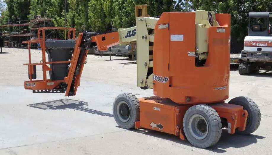 USED 2016 JLG E300AJP