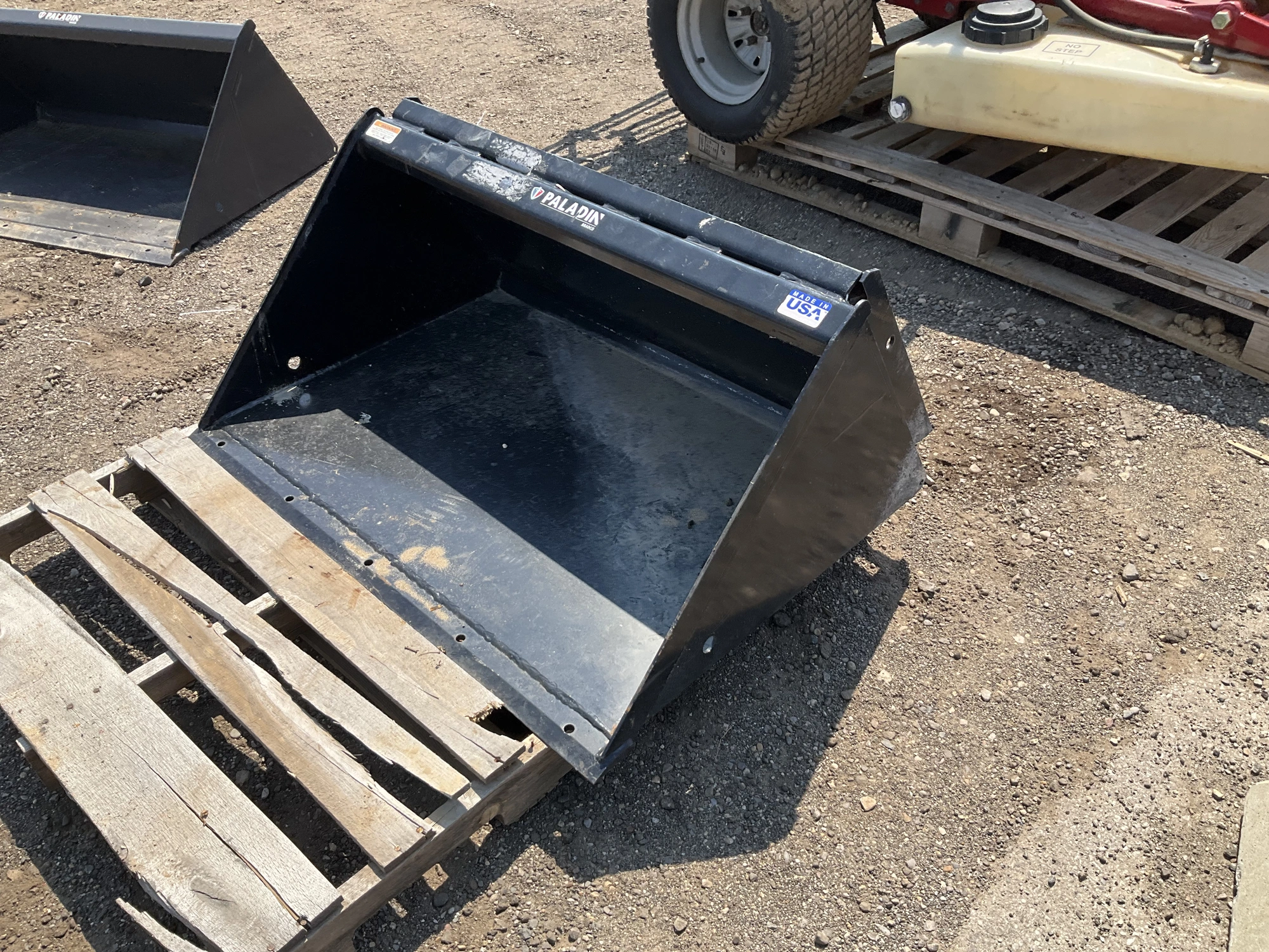New old stock Paladin 42” high capacity bucket for a Bobcat MT mini skid steer, welded on cutting ed...