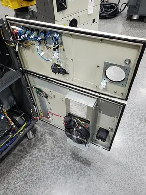 USED 2015 FANUC R-2000IC/210F