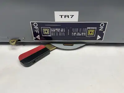 USED SQUARE D BY SCHNEIDER ELECTRIC SER. E1 FUSIBLE PANELBOARD SWITCH UNIT 3-POLE 200A