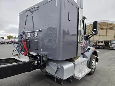 USED 2020 PETERBILT 567