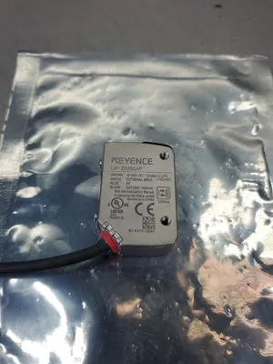 Keyence LR-ZB250AP 10-30VDC Laser Sensor. 5E-35/2