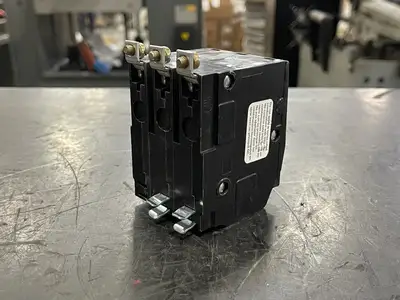 NEW SQUARE D QO360