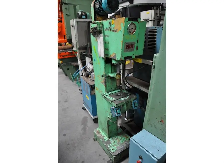 USED LBM 4 TON