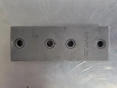 Clamp Twin Weld Plate 44 (Bag of 27)