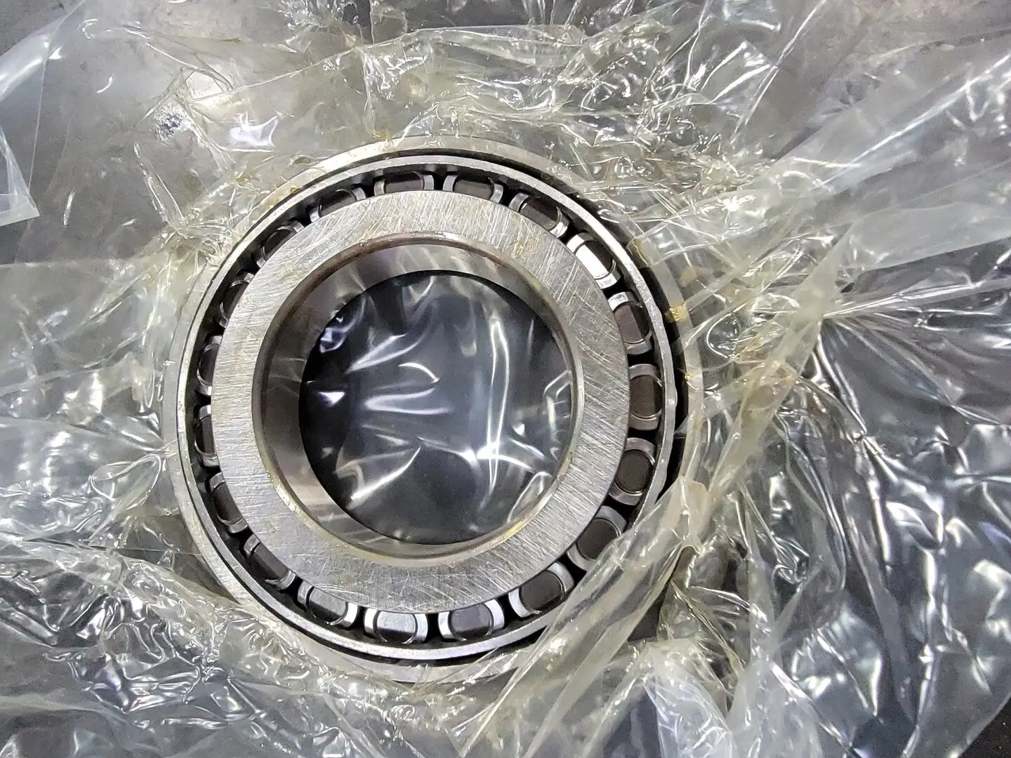NEW SKF 30212J2/Q