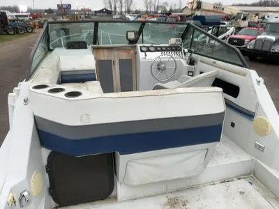USED 1987 RINKER FIESTA VEE 250
