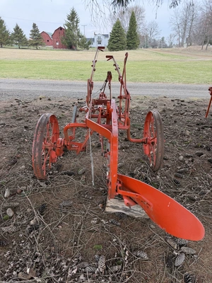 Allis Chalmers 1-Bottom Plow