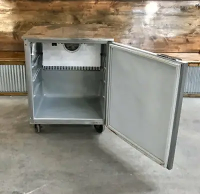 VICTORY UR-27-SST Under Counter Refrigerator w/Stainless Steel Top