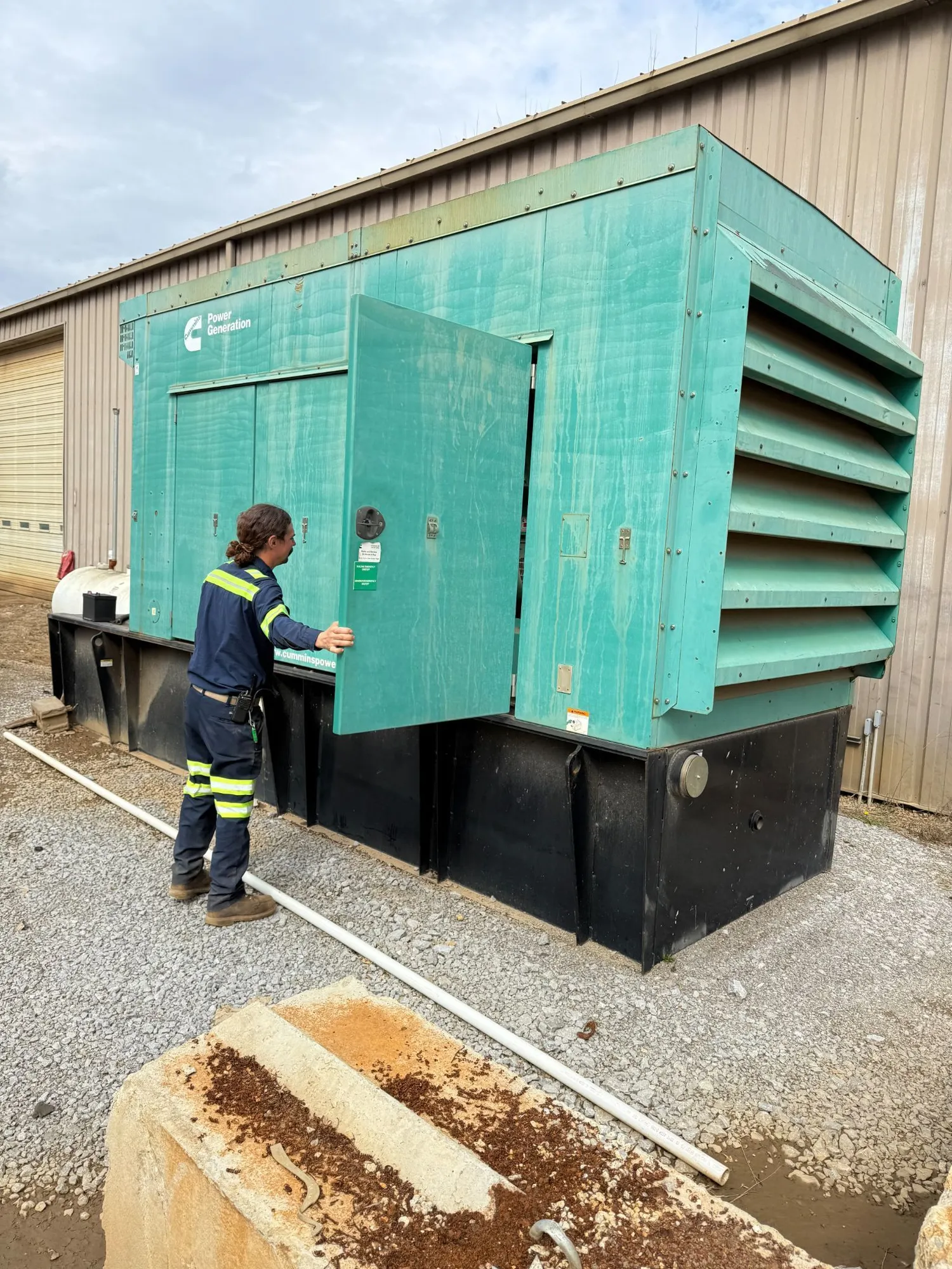 USED 2008 CUMMINS Genset 300-214